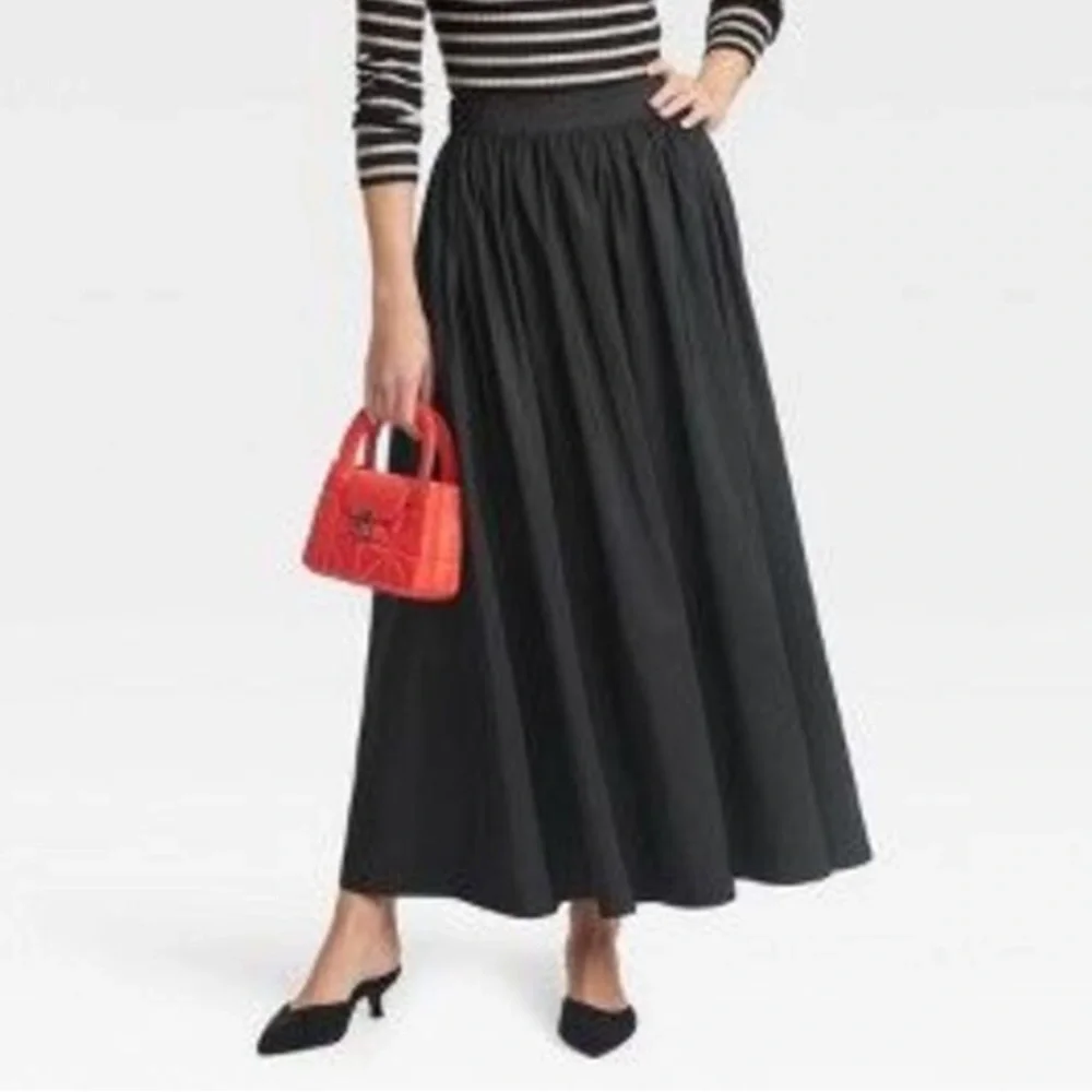 Black maxi flowy skirt with side pockets & elastic waistband — thick material - Picture 2 of 2